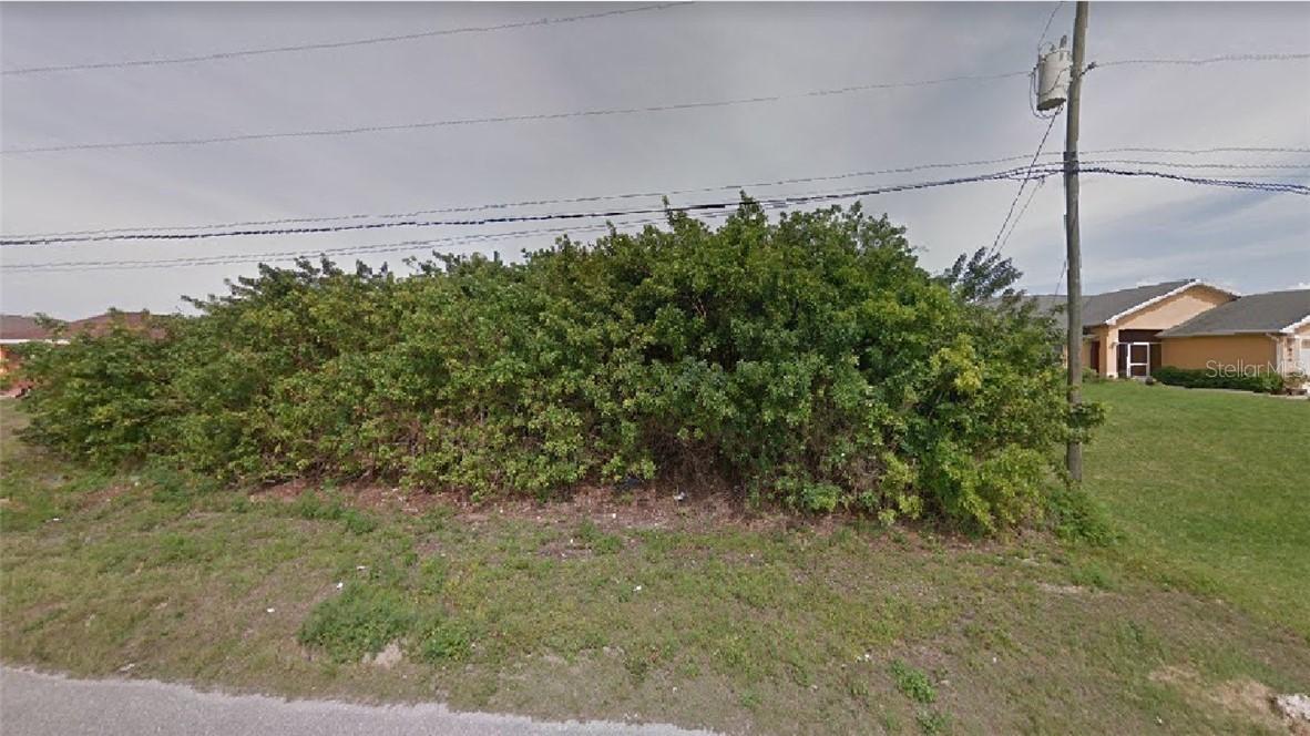 828 Champion Ave., Lehigh Acres, FL 33971