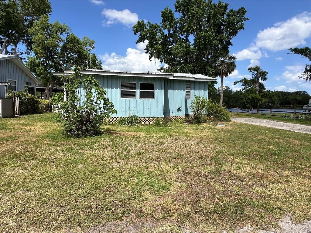 55808 Nan Dr., Astor, FL 32102