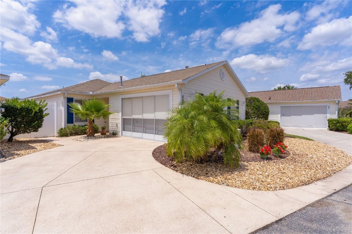 424 Valverda Dr., The Villages, FL 32162