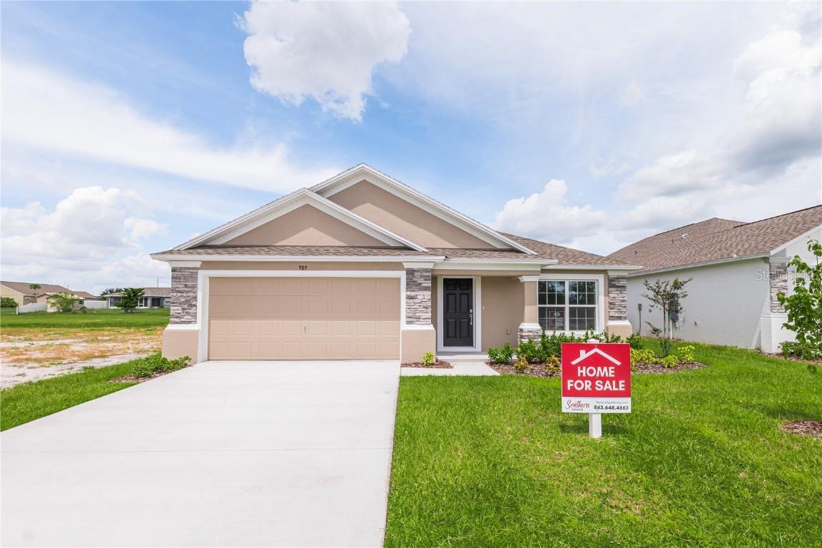 989 Lunar Ln., Winter Haven, FL 33884