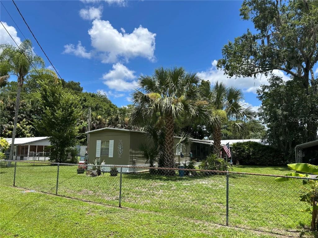 56304 Hazelnut Rd., Astor, FL 32102