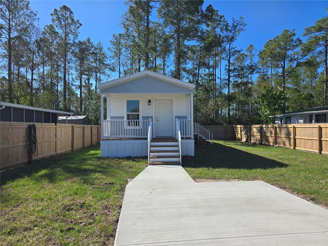 24350 Maxwell St., Astor, FL 32102