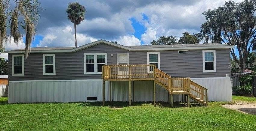 55744 Holiday Cir., Astor, FL 32102
