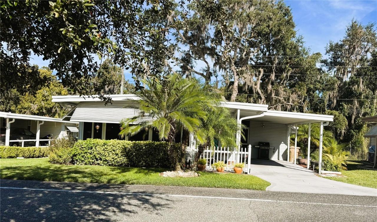 208 Palo Verde Dr., Leesburg, FL 34748