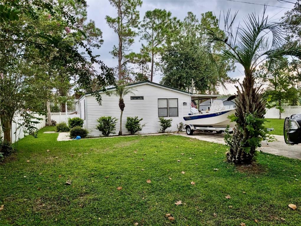 24302 Maxwell St., Astor, FL 32102