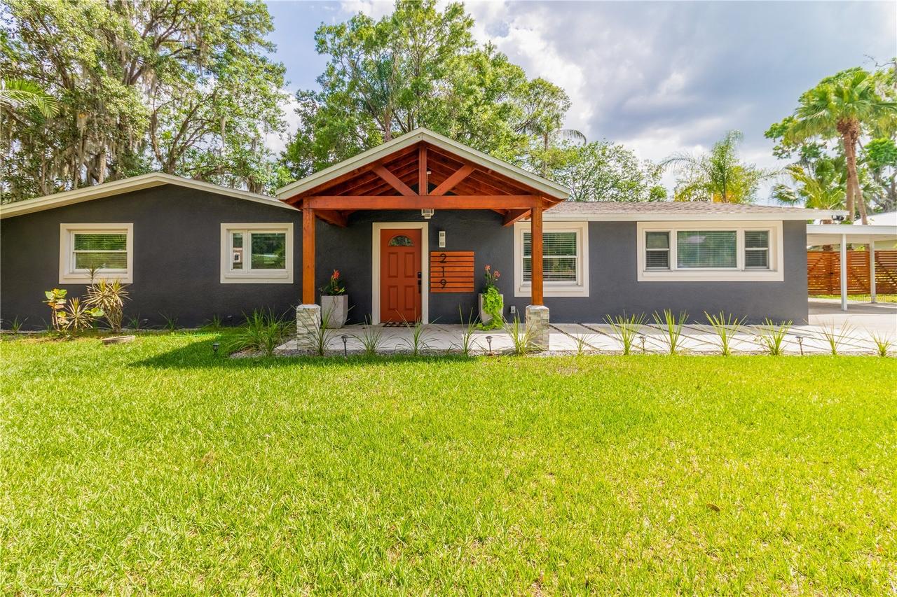 219 S Webb Rd., Plant City, FL 33566