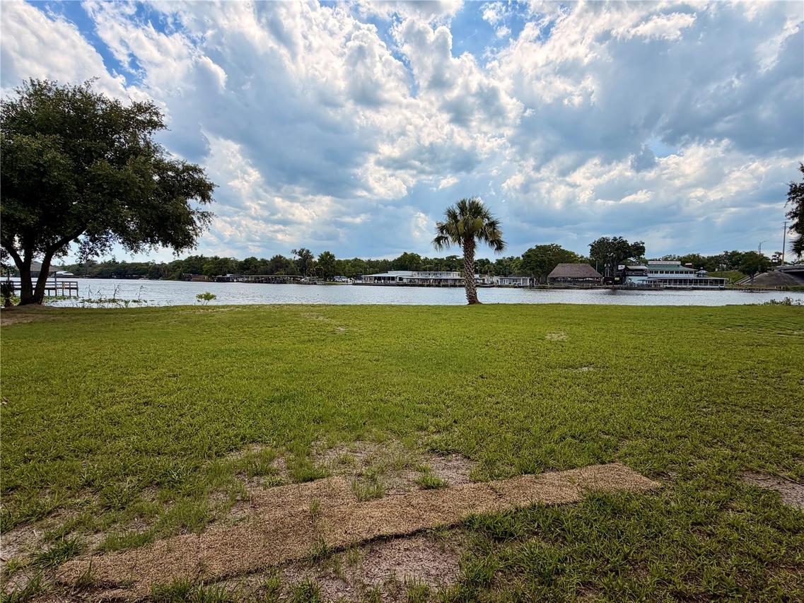 1570 Riveredge Ct., Astor, FL 32102