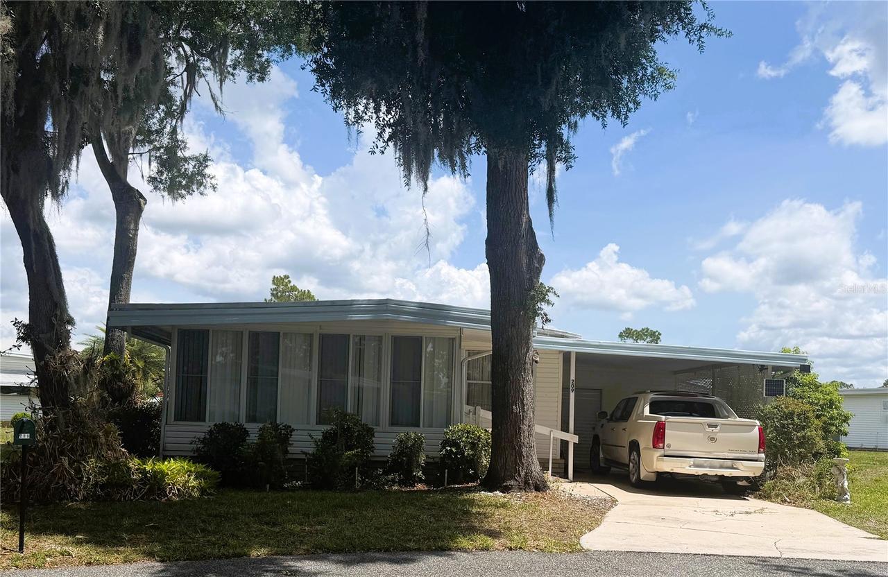 209 Jacaranda Dr., Leesburg, FL 34748
