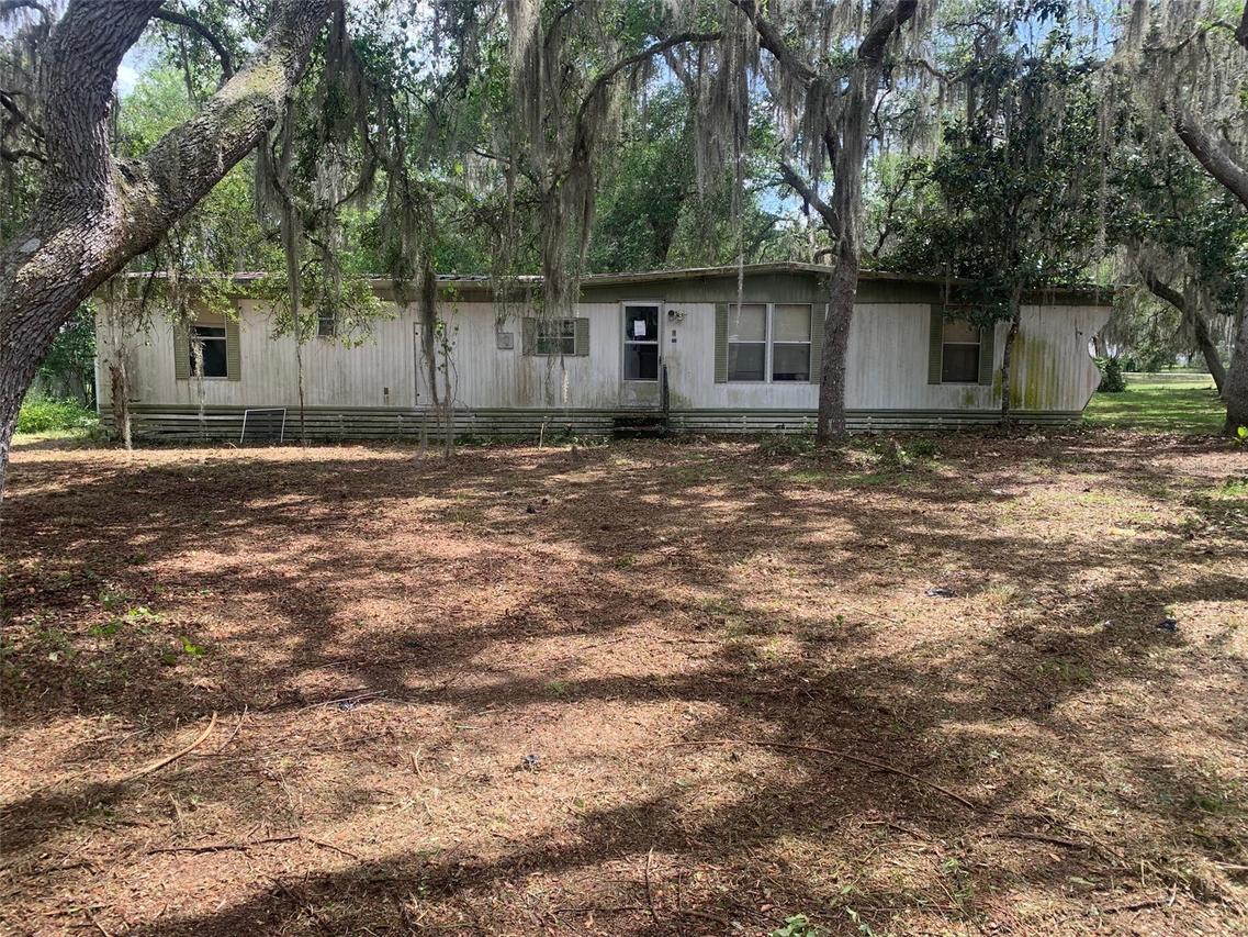 18612 SE 50th St., Ocklawaha, FL 32179