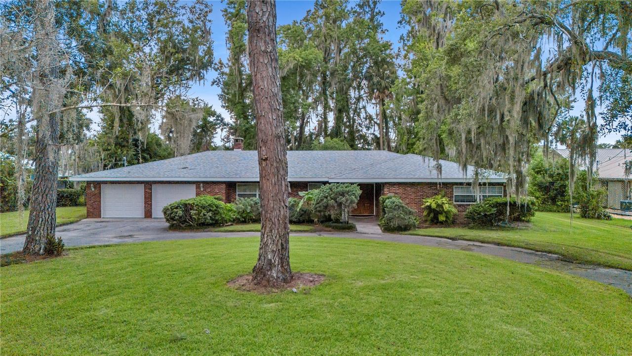 1940 Alice Dr., Astor, FL 32102