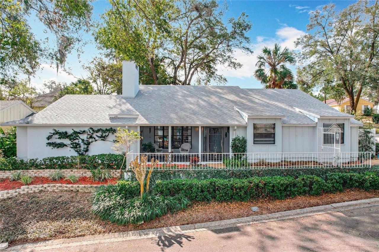 21 Townhill Dr., Eustis, FL 32726