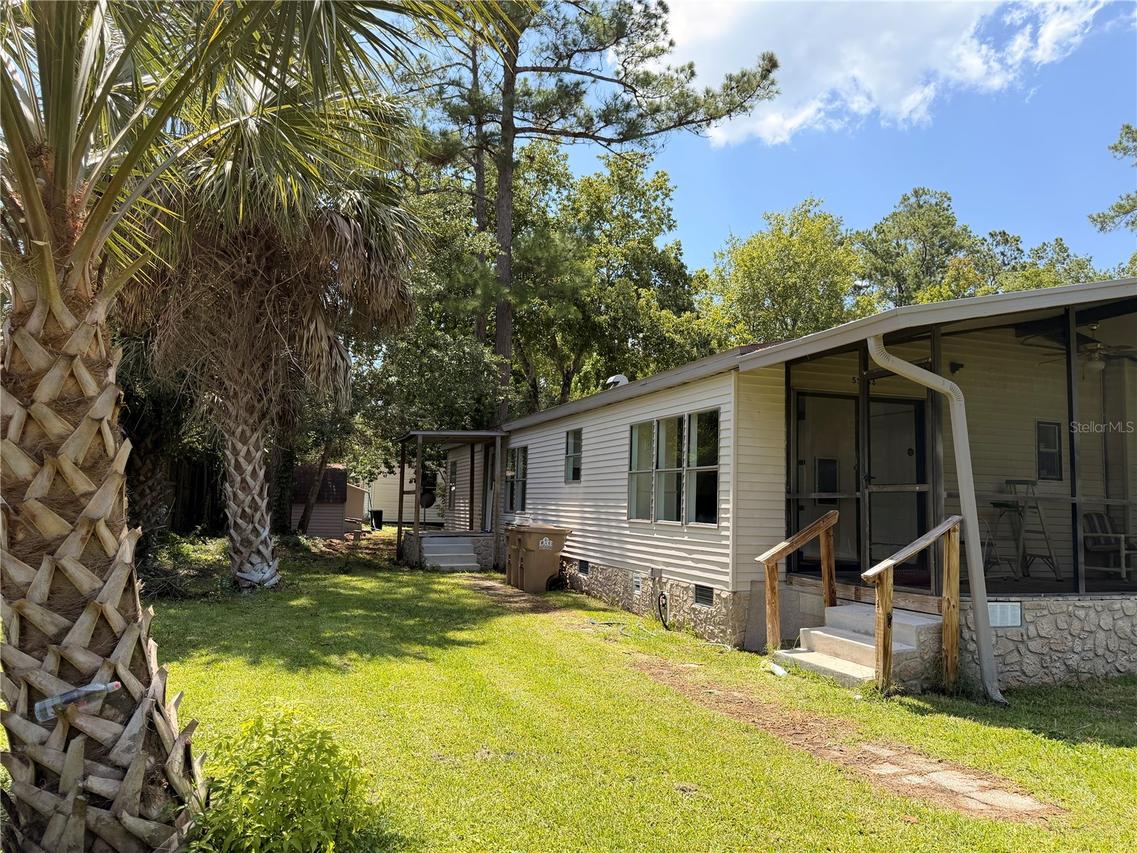 55643 Lisa St., Astor, FL 32102