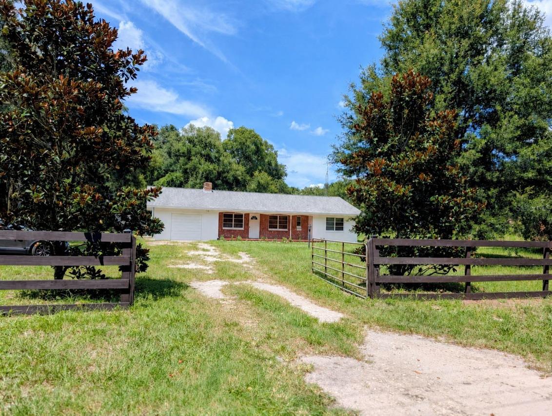 876 Shaw Lake Rd., Pierson, FL 32180