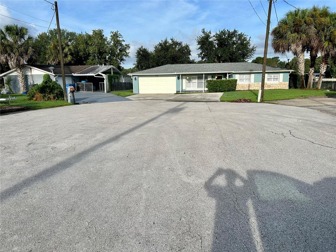 1638 Paradise Ln., Astor, FL 32102