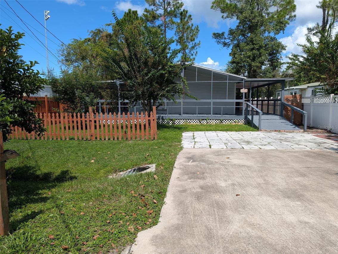 24304 Maxwell St., Astor, FL 32102