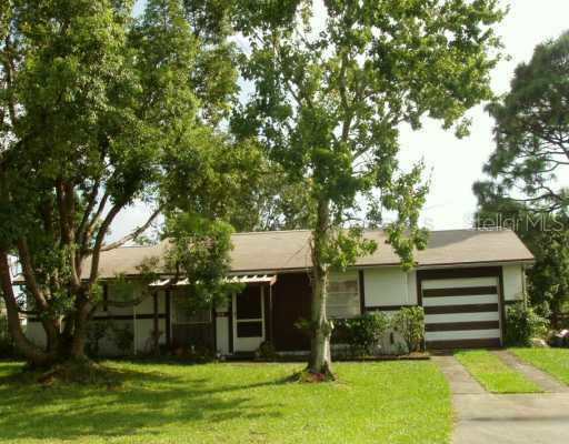 676 Royal Palm Dr., Kissimmee, FL 34743