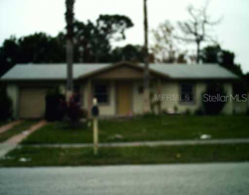 697 Royal Palm Dr., Kissimmee, FL 34743