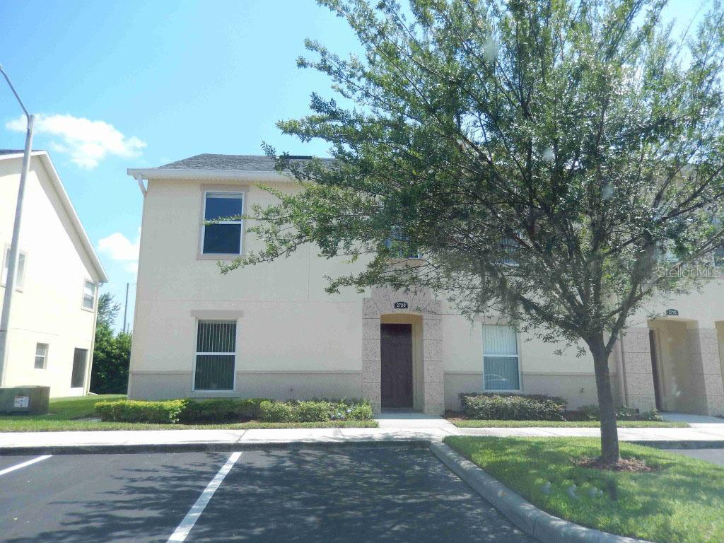 2708 Club Cortile Cir., Kissimmee, FL 34746