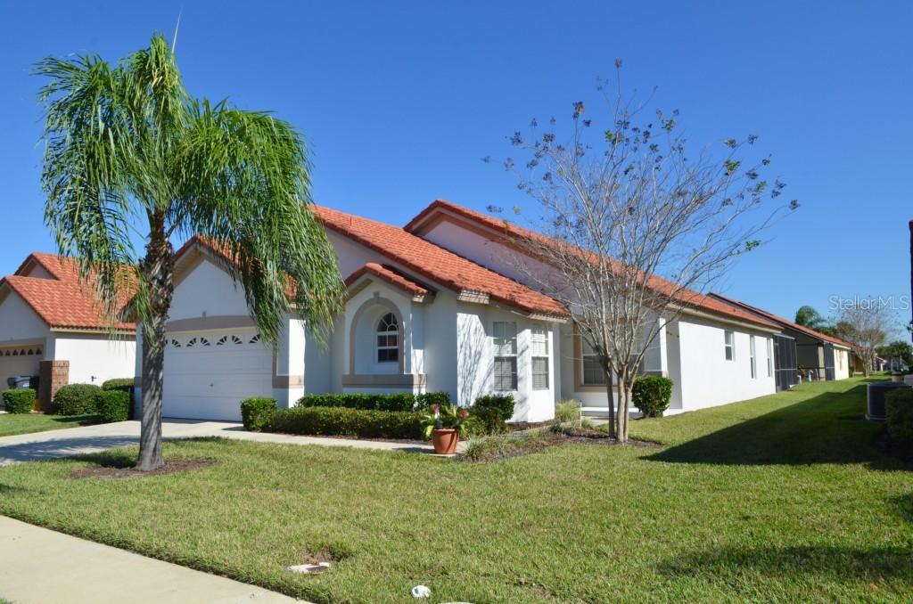 220 Hypolita Ave., Davenport, FL 33897