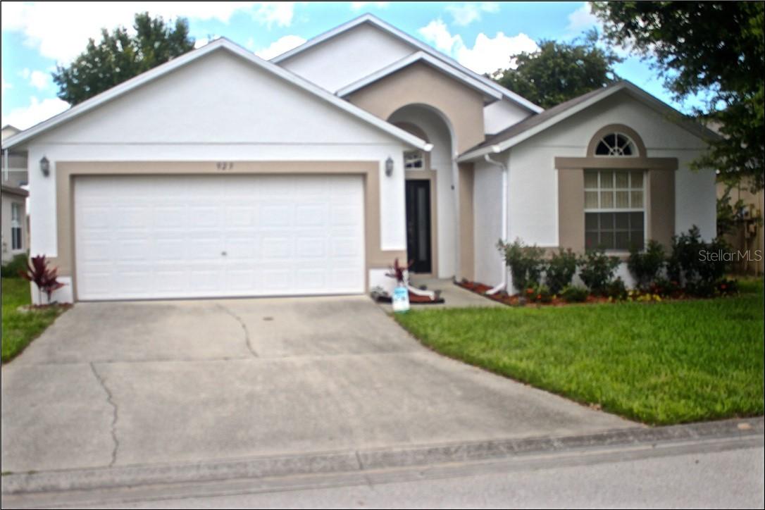 923 Cassia Dr., Davenport, FL 33897