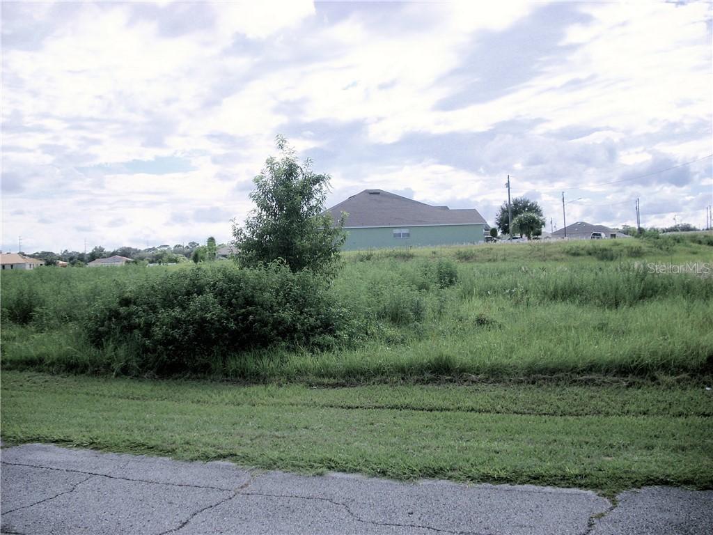 987 Cumberland Dr., Poinciana, FL 34759