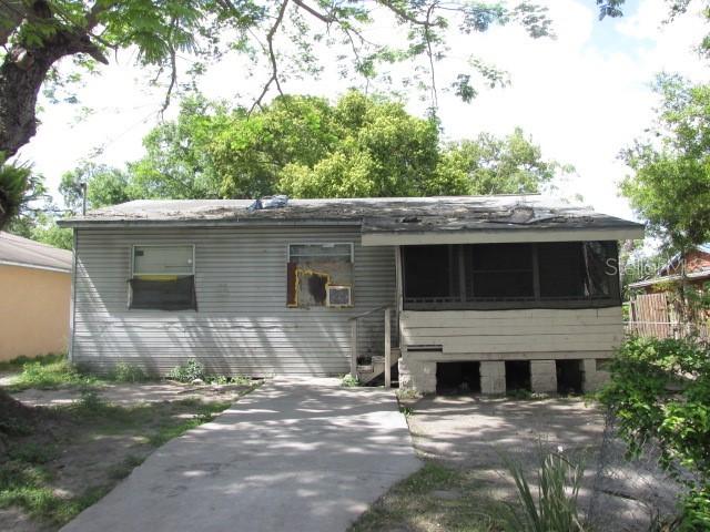 930 Aaron Ave., Orlando, FL 32811