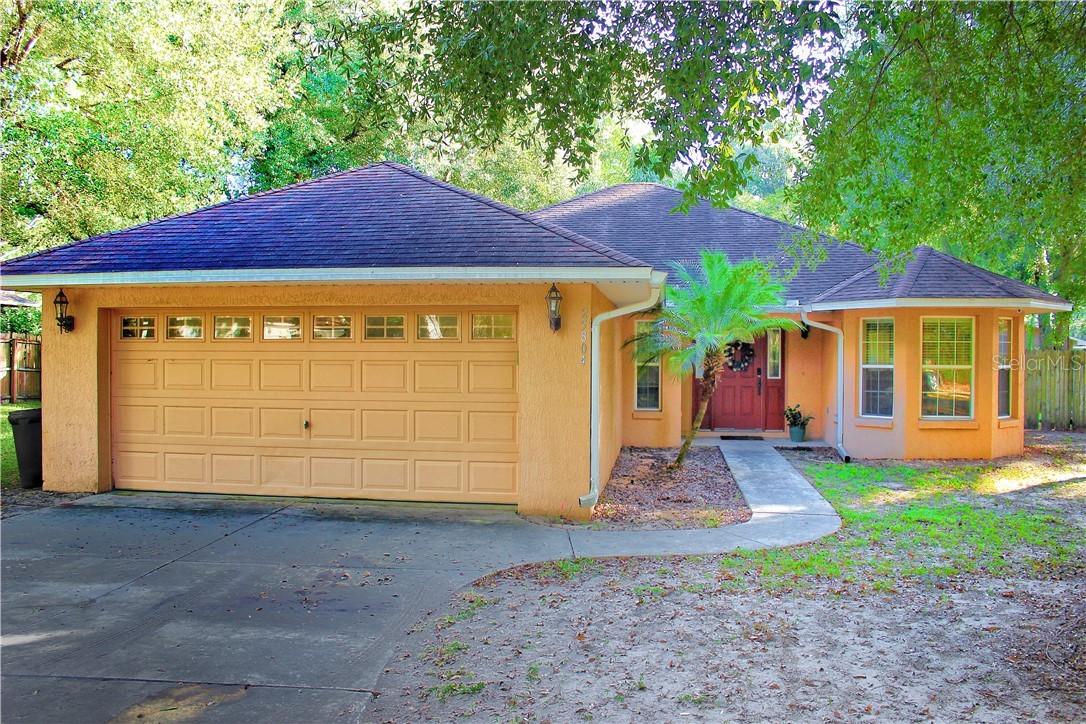 25804 Westmoreland St., Sorrento, FL 32776