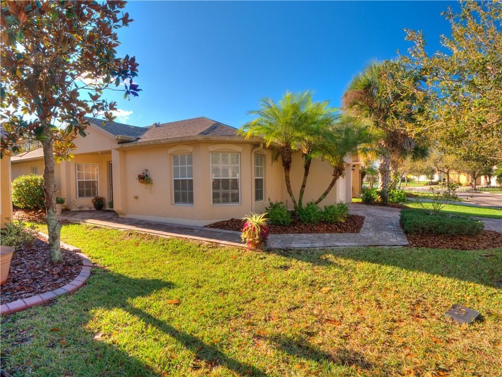 416 Grand Canal Dr., Kissimmee, FL 34759