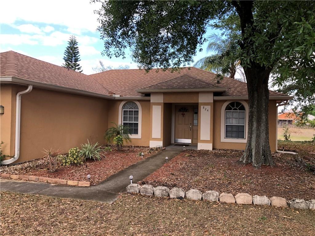 824 Berwick Dr., Davenport, FL 33897