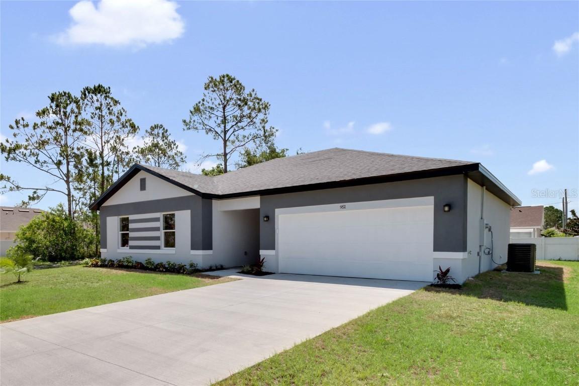 951 Louvre Ct., Kissimmee, FL 34759