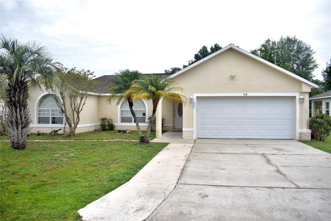 958 Louvre Ct., Kissimmee, FL 34759