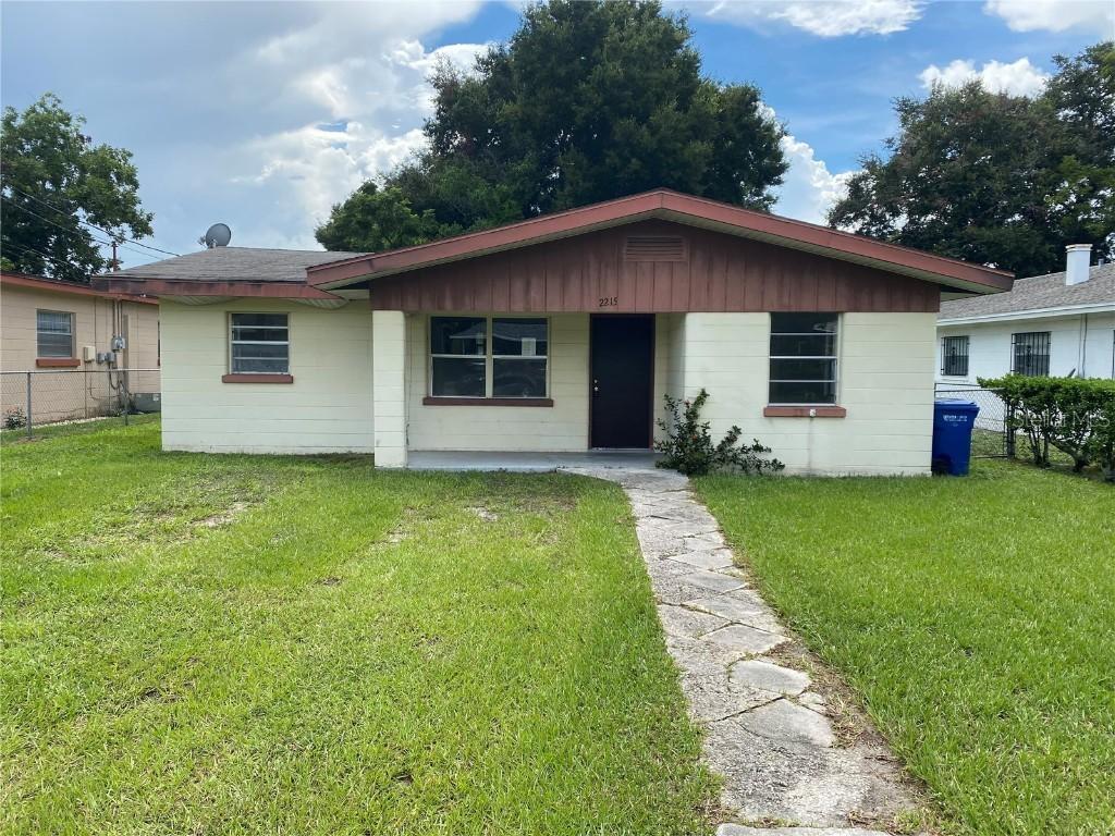2215 5th St., Winter Haven, FL 33881