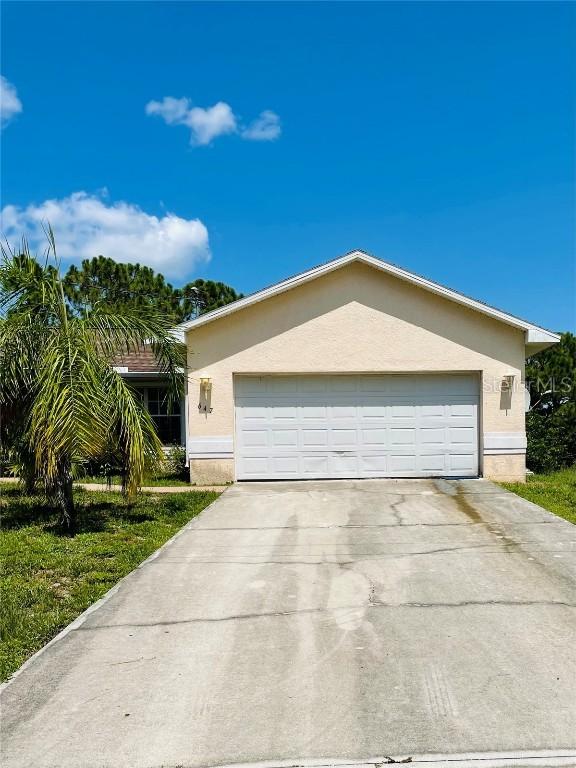 647 Crossarm Ave., Lehigh Acres, FL 33974