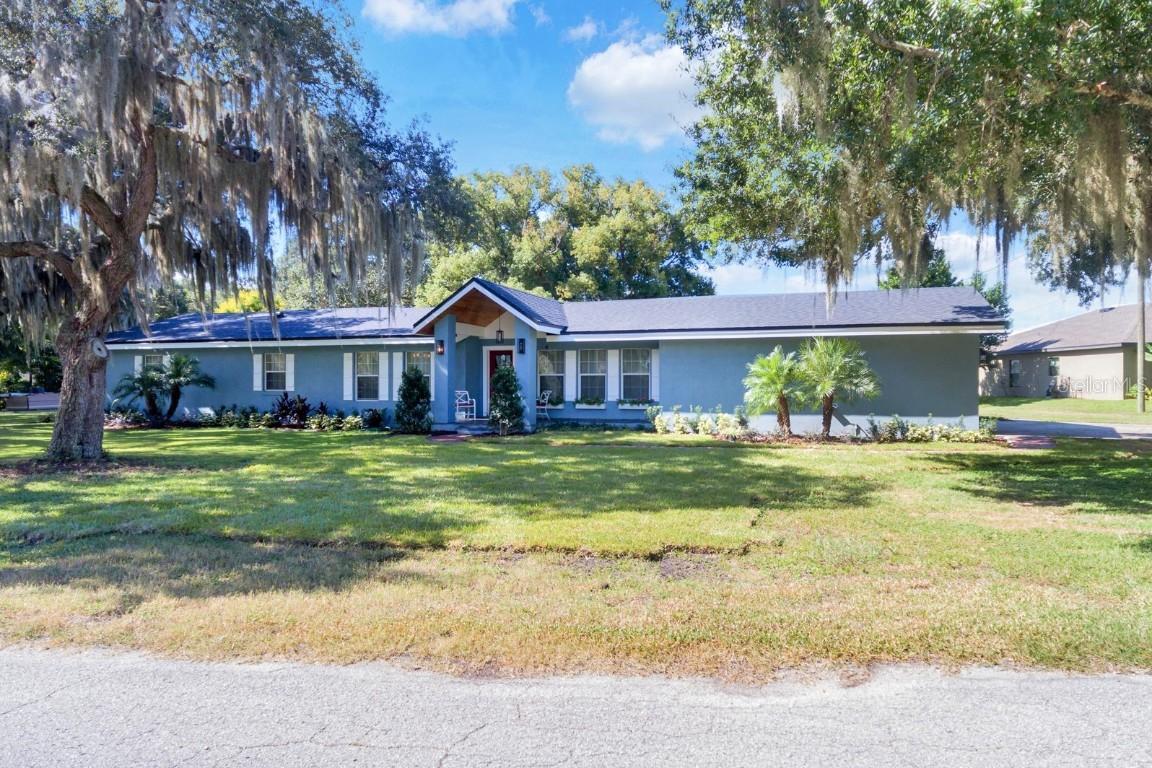 31339 Saunders Dr., Tavares, FL 32778