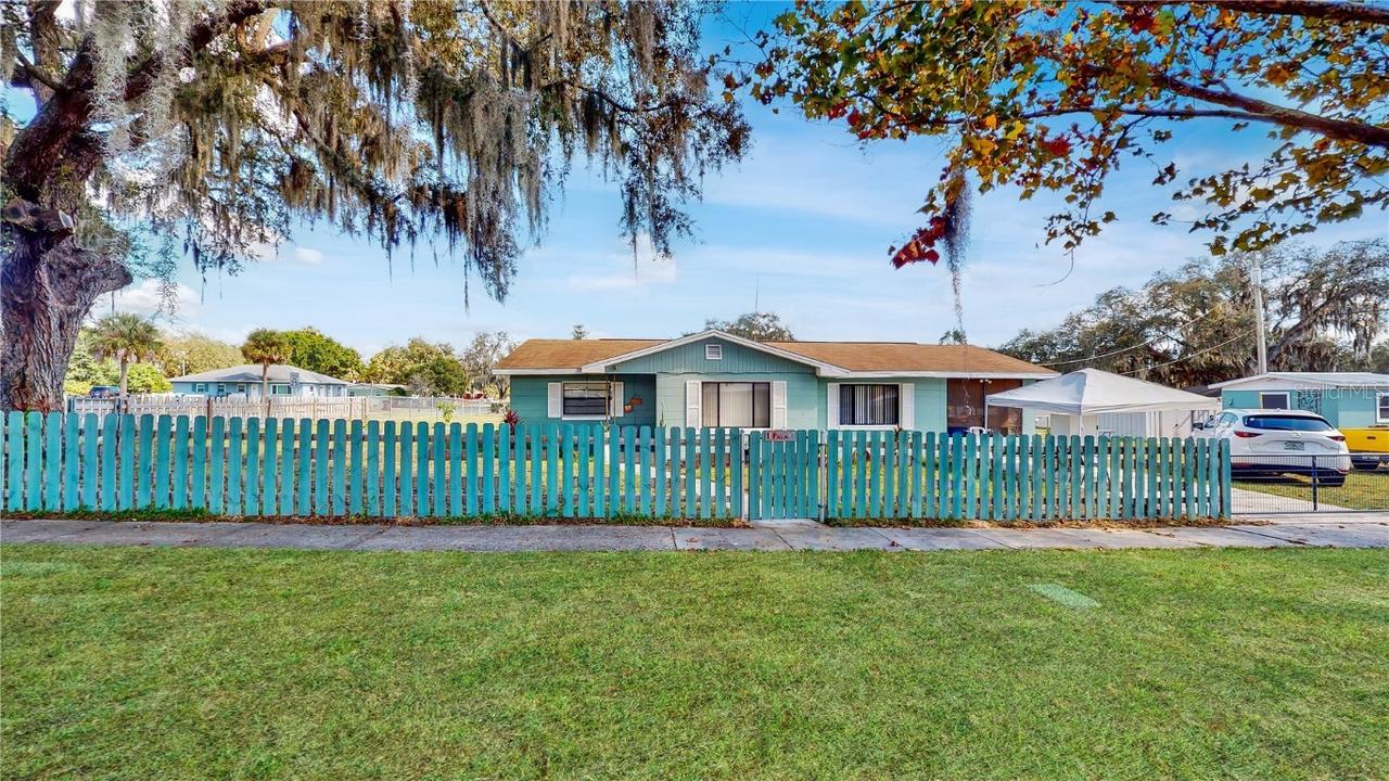1 E Palm St., Davenport, FL 33837