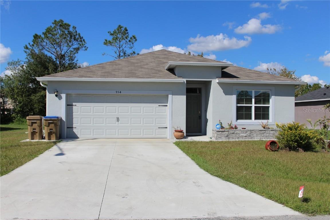 954 Louvre Ct., Kissimmee, FL 34759