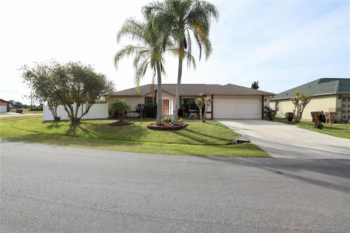 32 York Ct., Kissimmee, FL 34758
