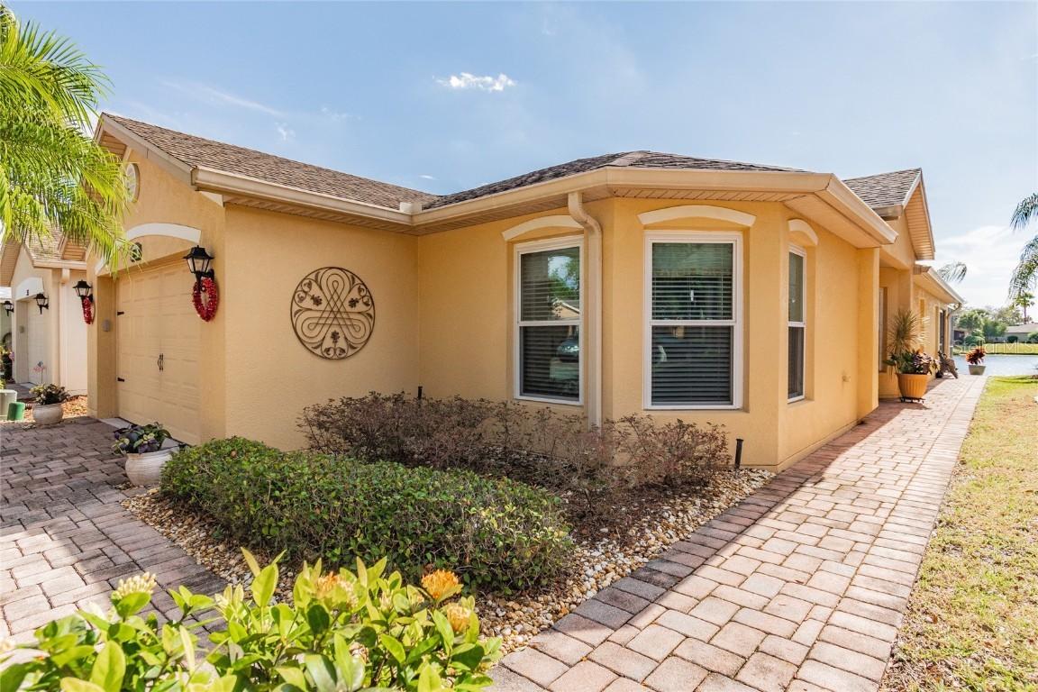 361 Grand Canal Dr, Kissimmee, FL 34759