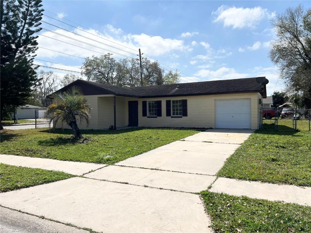 2039 Valencia Cir., Kissimmee, FL 34741