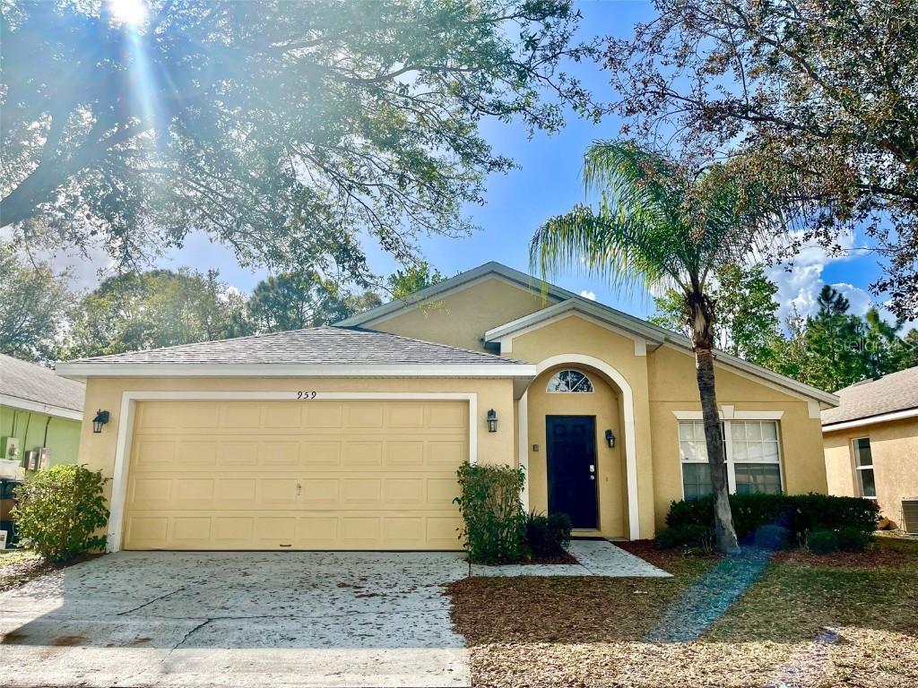 959 Sandy Ridge Dr., Davenport, FL 33896