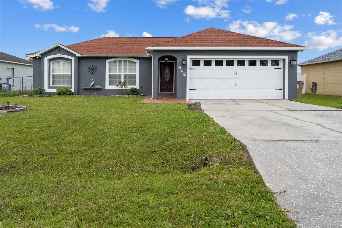 942 Louvre Ct., Kissimmee, FL 34759