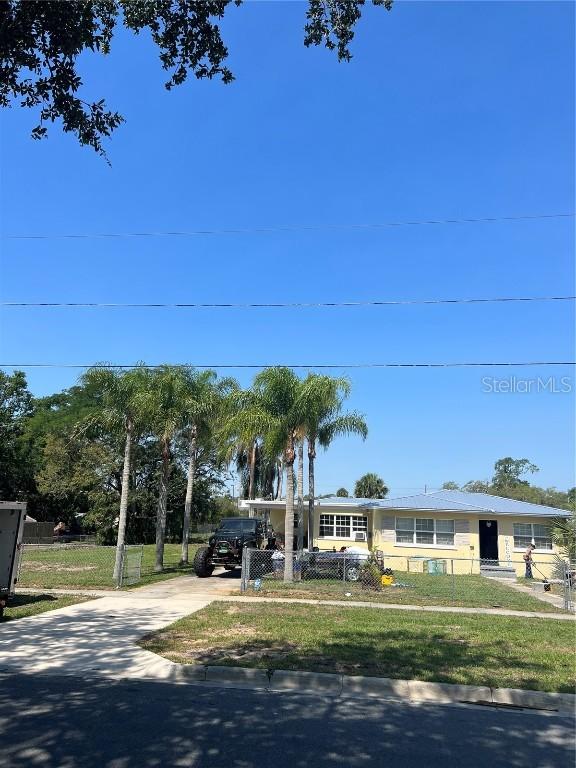 202 N Suwannee Ave., Davenport, FL 33837