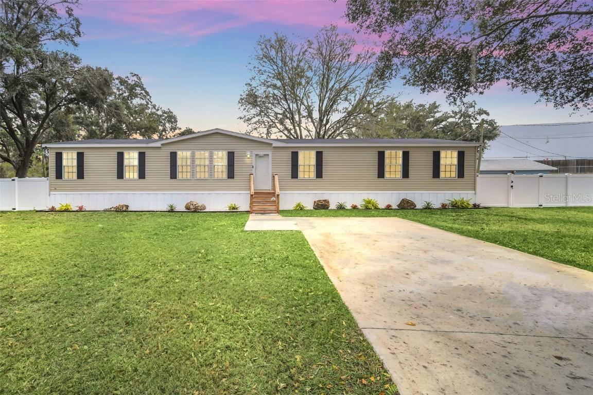 8915 Hammock Loop, Polk City, FL 33868
