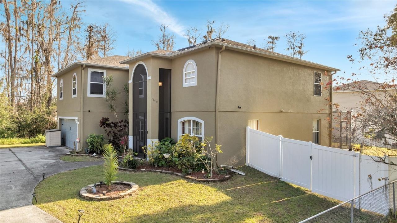 212 Rontunda Dr., Kissimmee, FL 34758