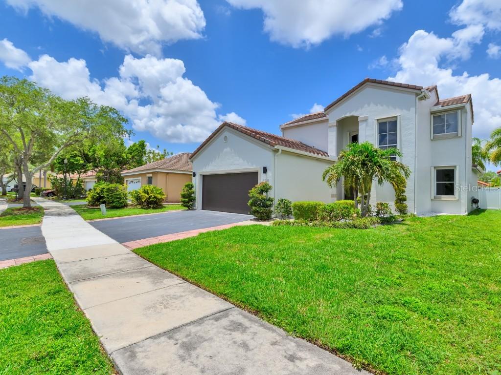 624 NE Stanton Dr., Weston, FL 33326