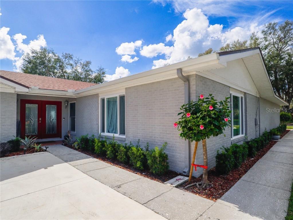 123 Lakeview Dr., Auburndale, FL 33823