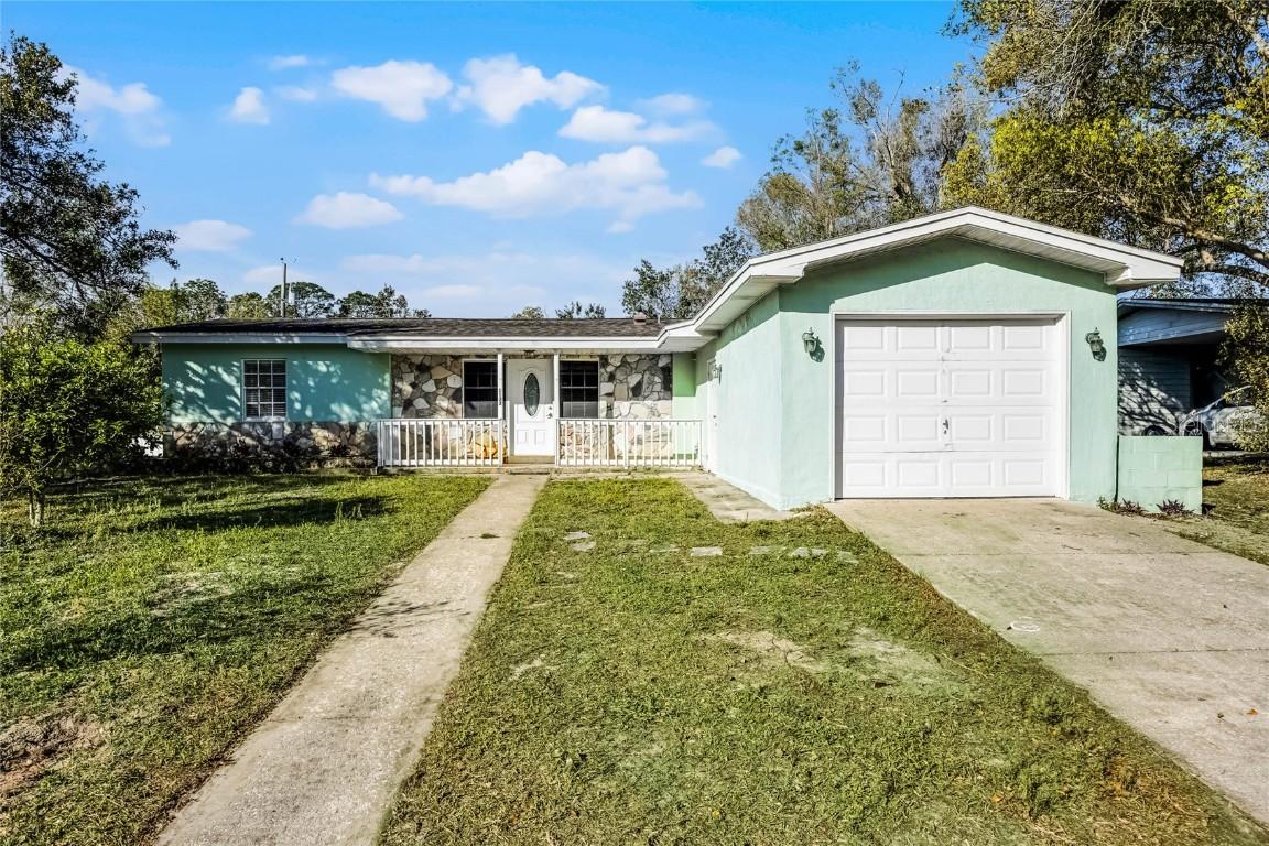 1102 Whitewood Dr., Deltona, FL 32725