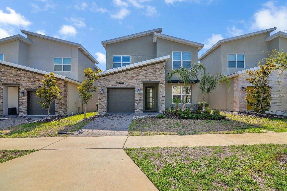 1025 Leader St., Davenport, FL 33896