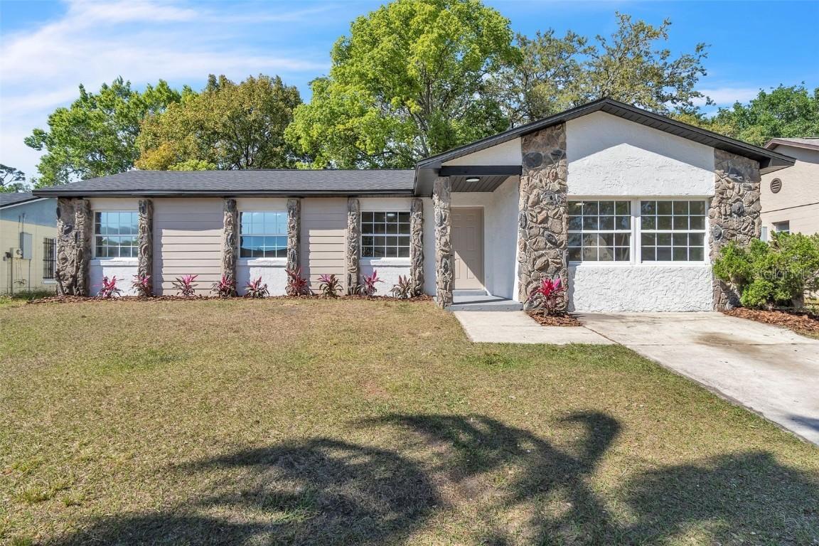 2029 Las Palmas Cir., Orlando, FL 32822