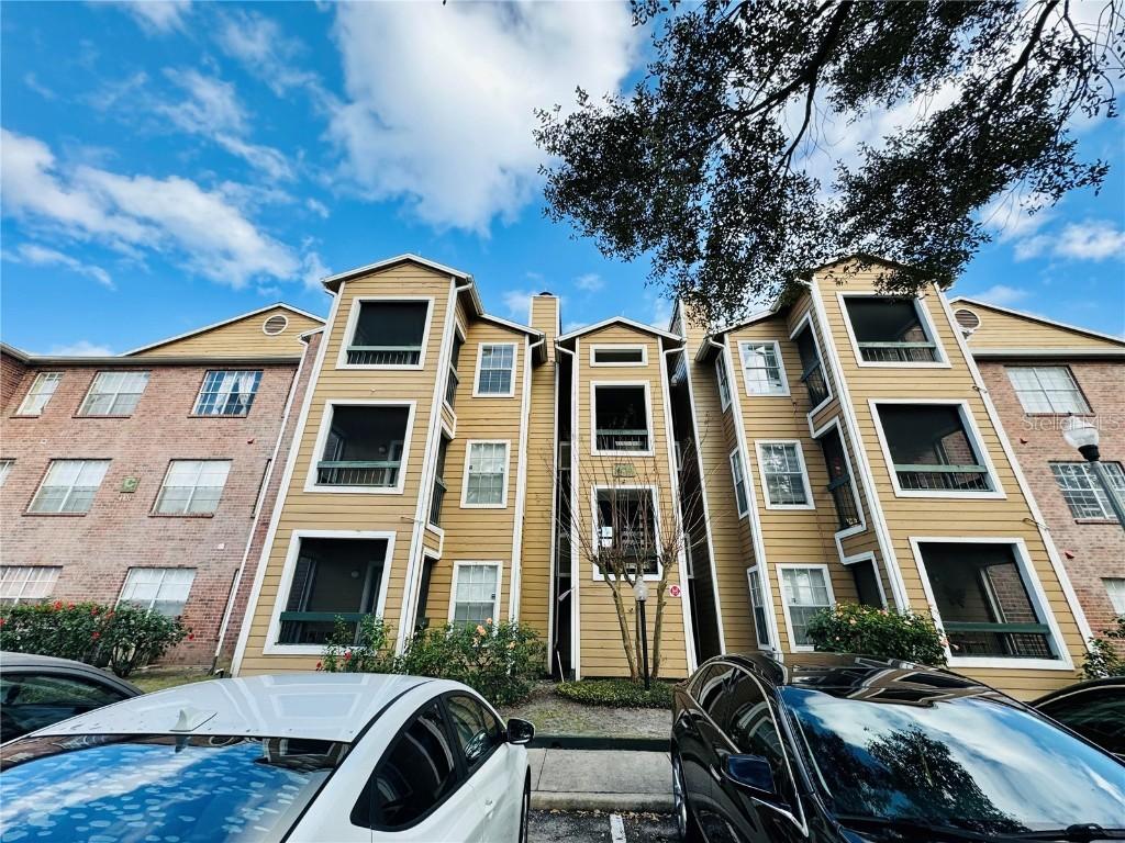 4301 Lizshire Ln. #308, Orlando, FL 32822